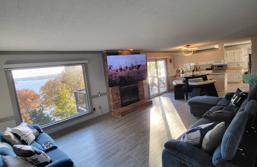 Anderson House | Lake Hartwell, close to Clemson, fishing, romantic get away, bridal shower.n