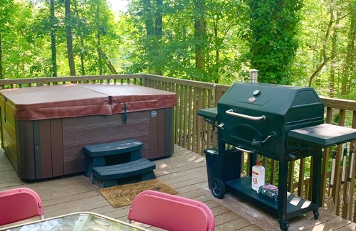 Anderson Cottage | Lake Hartwell cottage - Hot Tub!