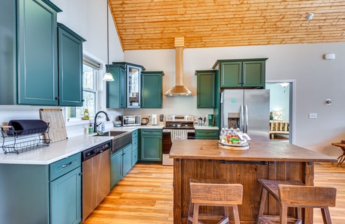 Fair Play Cottage | Lake Hartwell Cottage w/ Boat Dock: Near Clemson