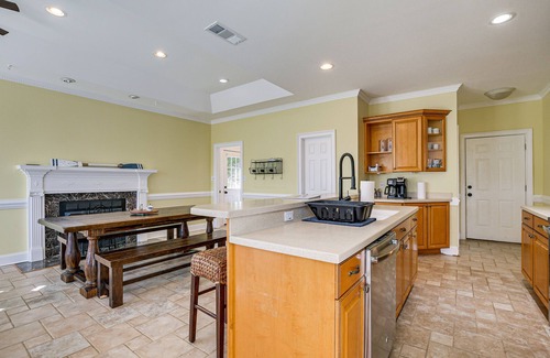 Fair Play House | Lake Hartwell Getaway w/Private Dock + Fire Pit!