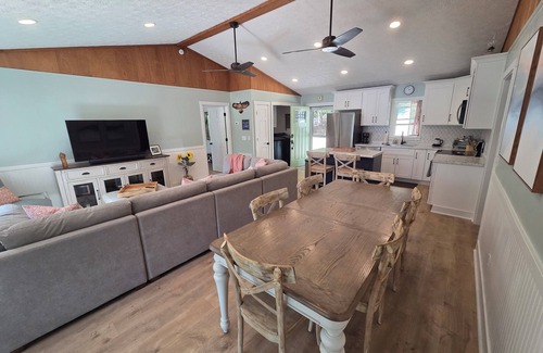 Westminster House | Lake Hartwell Retreat – Across from Jumping Rock & Close to Clemson University