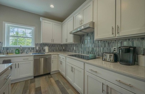Westminster House | Lake Hartwell with Private Dock on Deep Water