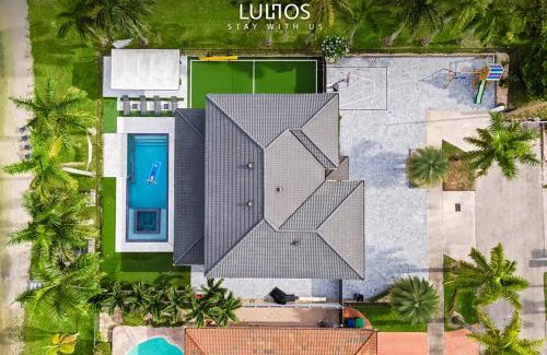 Ludlam House | Lake Home Fishing Game 360 Infinity Heat Pool L46