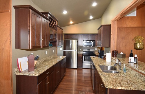 Camdenton House | Lake Home, near HaHa Tonka State Park, Free Kayaking & Outdoor Pavilion Gameroom