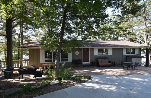 Camdenton House | Lake Home, near HaHa Tonka State Park, Free Kayaking & Outdoor Pavilion Gameroom