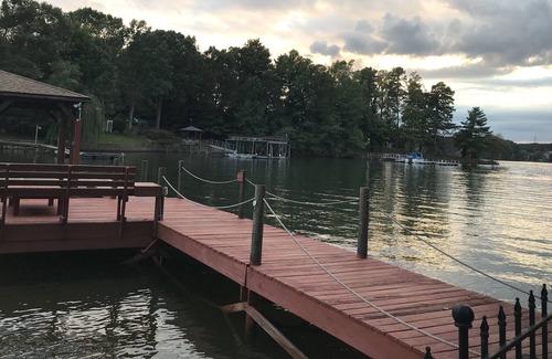 Troutman House | Lake House Getaway...Where memories are made and worries are left behind!