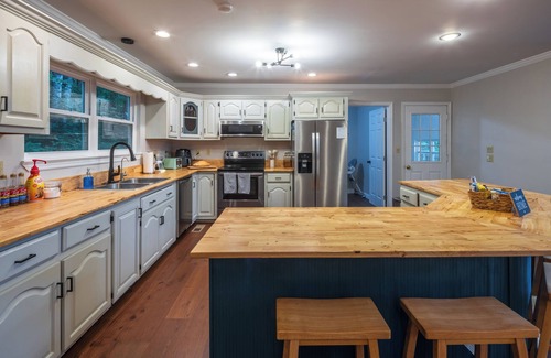 Trenton House | Lake House near Lookout Mt, Theater, Gym & Arcade