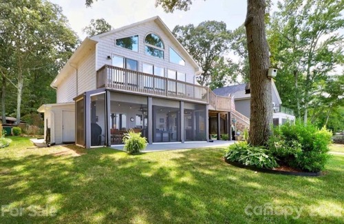 Southmont Bed & Breakfast | Lake House Oasis at High Rock Lake