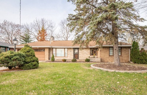 North Pekin House | Lake House Retreat