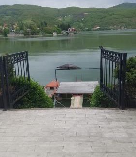 Central Serbia House | Lake House