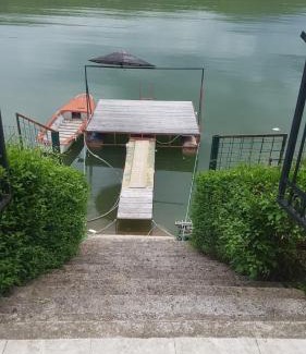 Central Serbia House | Lake House