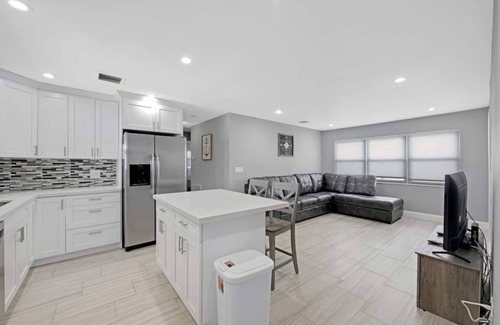 Davie House | Lake house unit 1 by PMI