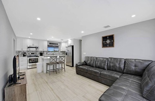 Davie House | Lake house unit 1 by PMI