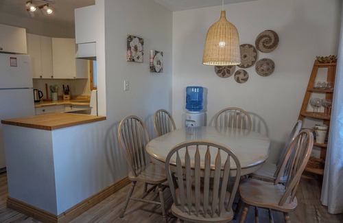 Tobermory Cottage | Lake Huron Water view - 5 Minutes to Downtown Tobermory