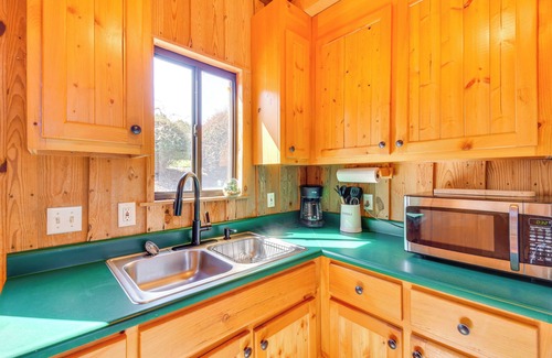 Six Mile Cottage | Lake Keowee Access: Idyllic Six Mile Cabin!