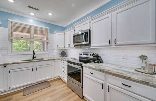 Salem Condo | Lake Keowee Condo: Resort Pools & Lake Access!