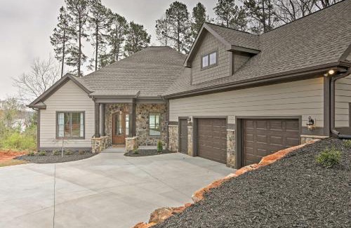 Seneca House | Lake Keowee Home with Balcony and Boat Dock!