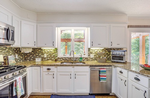 Gainesville House | Lake Lanier Getaway w/Boat Dock & Fire Pit