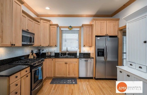 Douglas Condo | Lake Life Getaway - Condo near downtown!