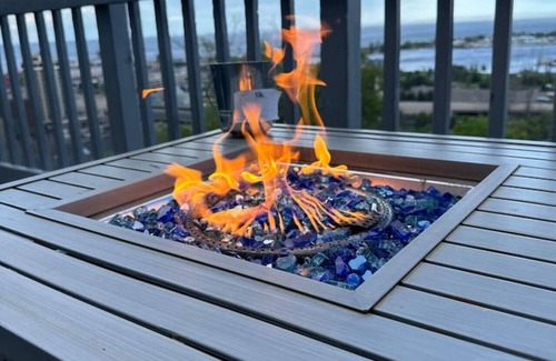 Observation Hill Apartment | Lake & Lift Bridge Views | Comfy | All Welcome