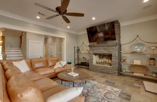 Coldspring House | Lake Livingston Paradise Outdoor Pool with Slide!