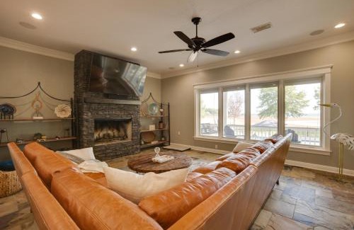 Coldspring House | Lake Livingston Paradise Outdoor Pool with Slide!