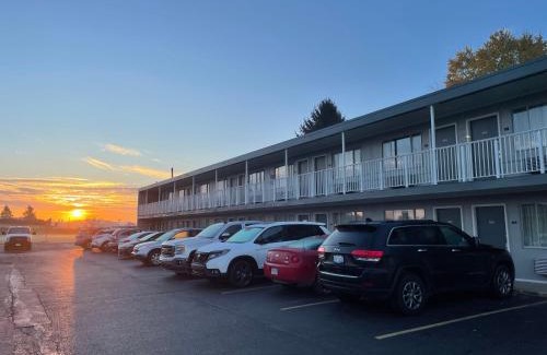 Logan Hotel | Lake Logan Inn