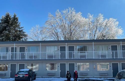 Logan Hotel | Lake Logan Inn