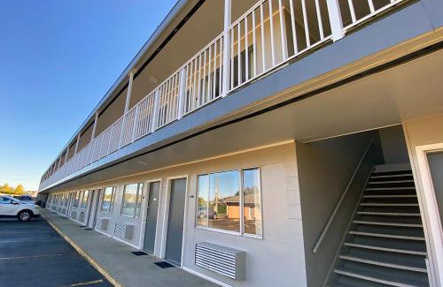 Logan Hotel | Lake Logan Inn