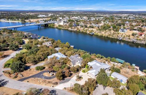 Marble Falls House | Lake Marble Falls on The Rocks and Concierge Service
