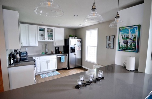 Culver House | Lake Max Penthouse: Historic 5-Bedroom Family Haven with Lake Views!