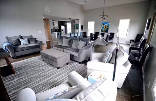 Culver House | Lake Max Penthouse: Historic 5-Bedroom Family Haven with Lake Views!
