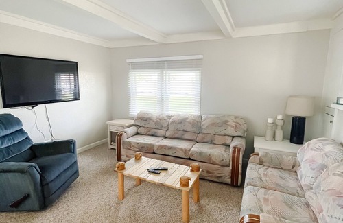 Lonergan House | Lake McConaughy Cabin within walking distance to beach!