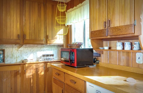 Harbor Springs House | Lake Michigan beachside cottage in Good Hart
