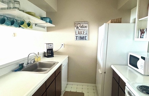 Glen Arbor Condo | Lake Michigan beachfront in glen arbor. 2-bed/2-bath. beach fire pit and Wi-Fi