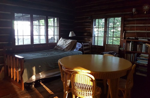 Sturgeon Bay Cottage | Lake Michigan Waterfront Rustic Cabin