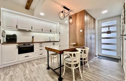 Balatonszemes Apartment | LAKE MOMENTS - Ruby Garden Apartment
