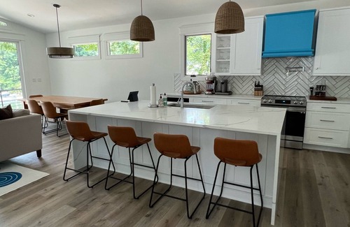Mayhew Cottage | Lake Norman Cottage with stunning views of the sunset in a quiet cove