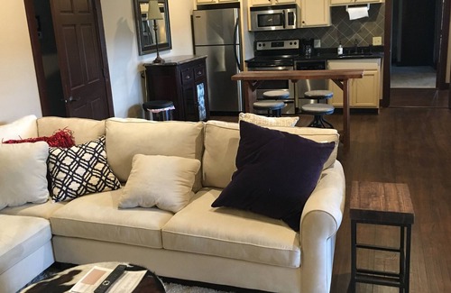 Lake Oconee Villa | Lake Oconee - 1 Bedroom/1 Bath Large Suite inside Cuscowilla