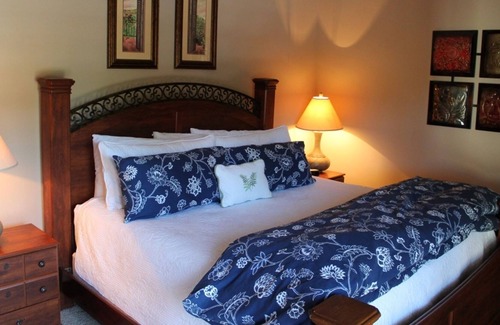 Lake Oconee Villa | Lake Oconee - 1 Bedroom/1 Bath Large Suite inside Cuscowilla