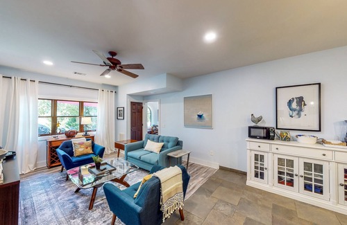 Lake Oconee Villa | Lake Oconee multi-group villa with four separate condos, fairway views, & AC
