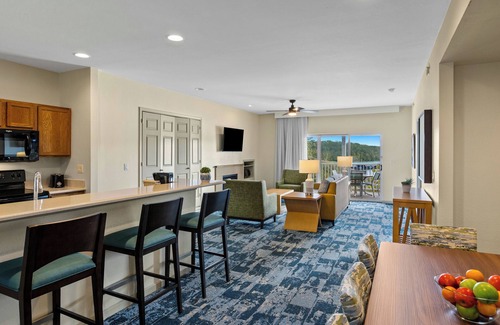 Osage Beach Resort | Lake of the Ozarks: 3BR Condo at Lakeside Resort w/WiFi, Pool & Watersports