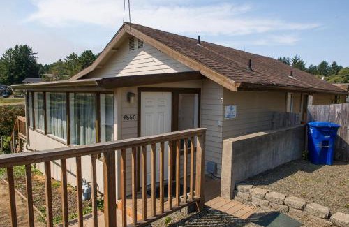 Neotsu House | Lake Point Hideaway