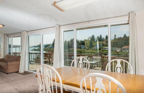 Neotsu House | Lake Point Hideaway