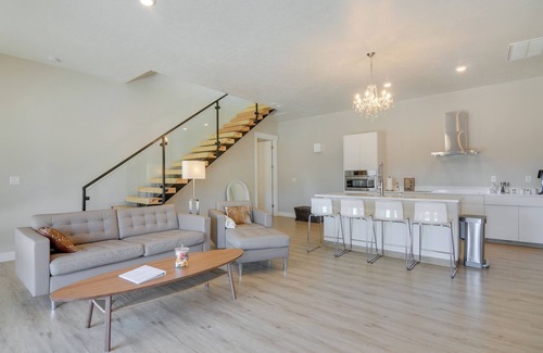 Big Water Villa | Lake Powell Sunrise Villa by Antelope Canyon with Firepit and Scenic Views