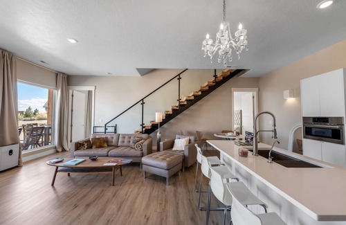 Big Water Villa | Lake Powell Sunrise Villa by Antelope Canyon with Firepit and Scenic Views