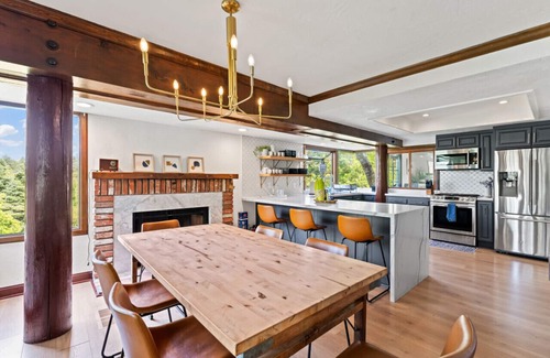 Cedar Glen House | Lake Reflection Point-Upscale Lake View House! 4 Bed/4.5 Bath! Air Conditioning!