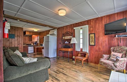 Dent House | Lake Retreat with Dock, Deck and BBQ, BYO Boat!