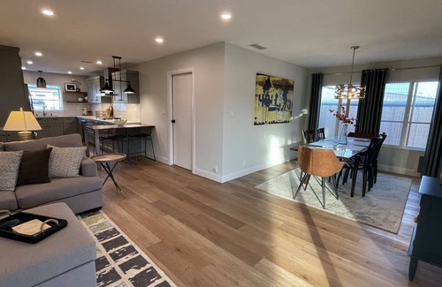 San Marcos House | Lake San Marcos Gem. Walking Distance to Lake, Dining and Golf!