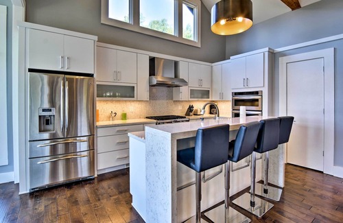 Santeetlah House | Lake Santeetlah Home w/Gas Grill, Walk to Marina!
